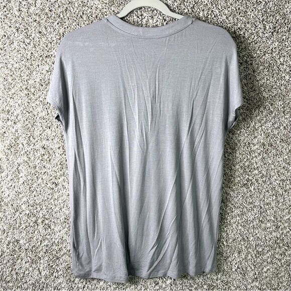 Barefoot Dreams Top Women’s Medium Malibu Gray V-Neck Short Sleeve Tee NWT - Picture 5 of 7